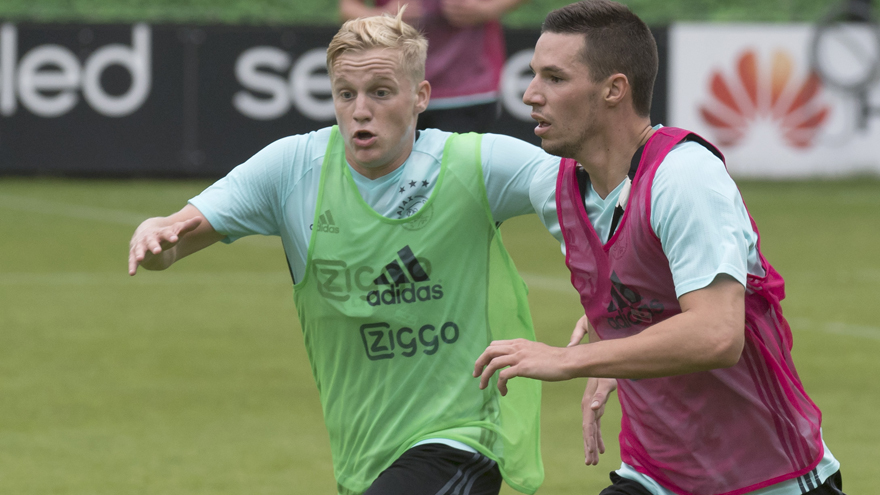 参赛队数与 参赛队数与